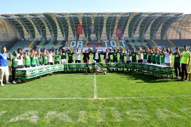 Akhisarspor'da 17 yeni futbolcu süre alamadı