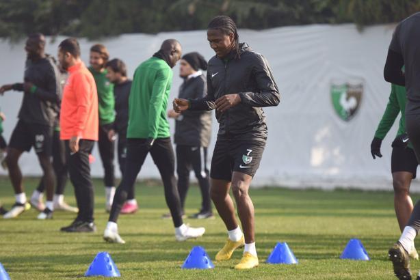 Denizlispor'da Hugo Rodallega takımdan ayrı çalıştı