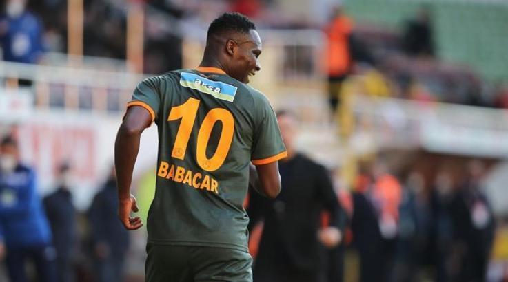 Khouma Babacar kimdir, nereli, kaç yaşında? Khouma Babacar hangi takımlarda oynadı? Khouma Babacar'ın maaşı ne kadar?