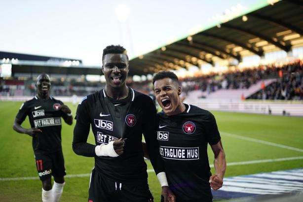 Başakşehir'in rakibi Kopenhag, ligde Midtjylland'a yenildi