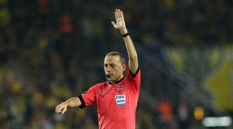 Flaş iddia! Derbinin hakemi Cüneyt Çakır değil...
