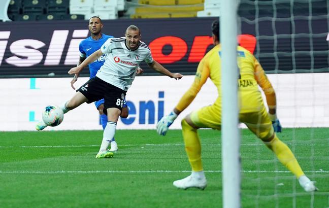 Beşiktaş'ın tecrübeli oyuncusu Caner Erkin 5 maç sonra ilk 11'de