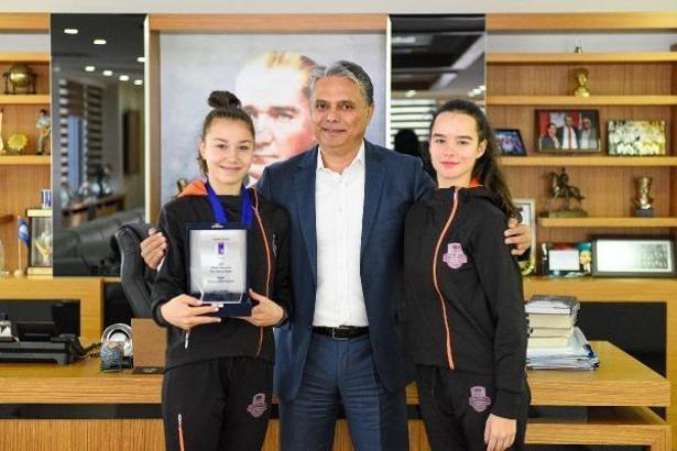 Yılın sporcularına kutlama