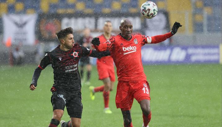 Atiba Hutchinson'dan Cenk Tosun'a övgü: Fırsatları kaçırmayan bir forvet
