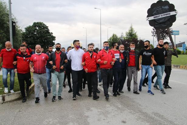 Düzcespor play-off şansını kaybetti, taraftarlar TFF'yi protesto etti