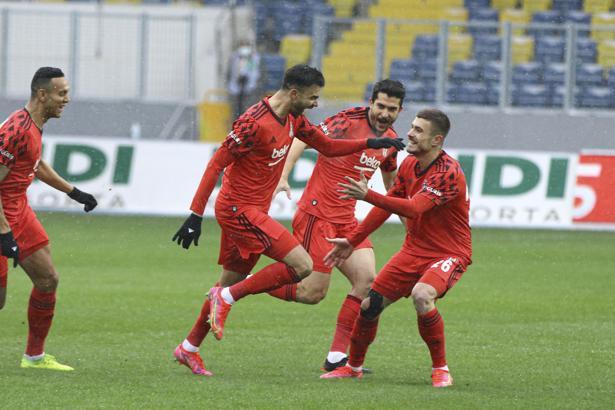 Beşiktaş'a kötü haber! Ghezzal sakatlandı