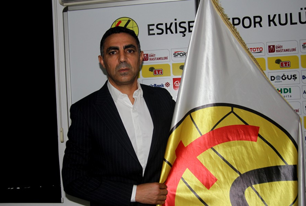Mustafa Özer resmen Eskişehirspor'da