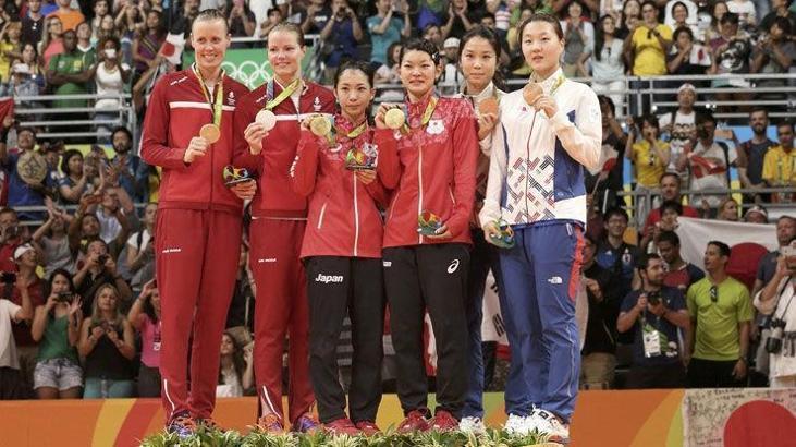 Badmintonta iki kategoride madalyalar dağıtıldı