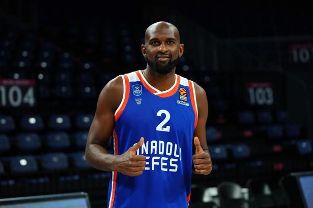 Anadolu Efes, Chris Singleton'ın sözleşmesini uzattı