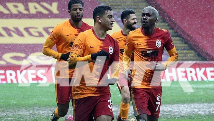 Galatasaray, Fenerbahçe'ye kaptırdığı liderliği devraldı