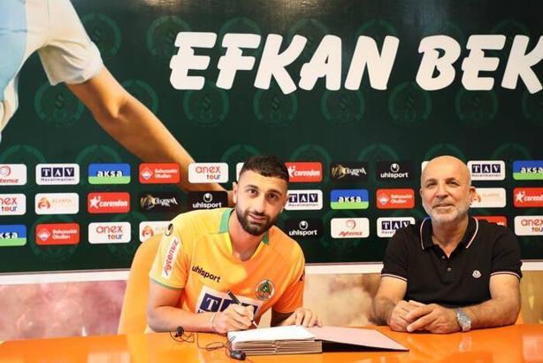 Alanyaspor Efkan Bekiroğlu'nu kadrosuna kattığını açıkladı