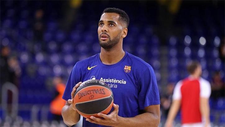 Barcelona, ABD'li pivot Davies'in sözleşmesini uzattı