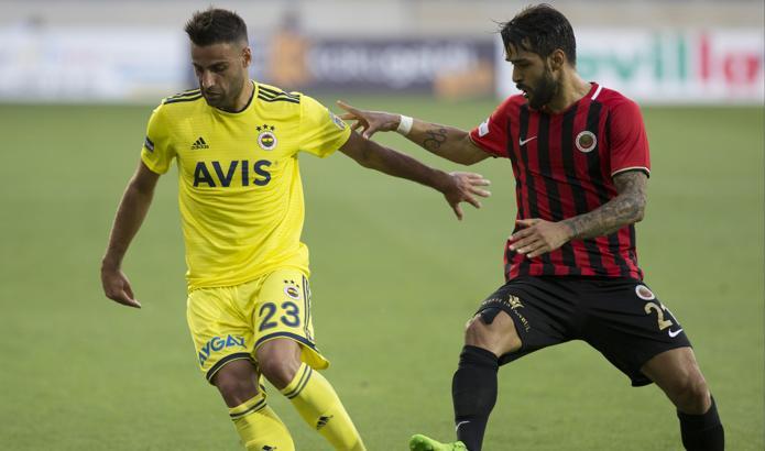 Fenerbahçe son dakika haberi! Kulübeyi yumruklayan Deniz Türüç'ten açıklama