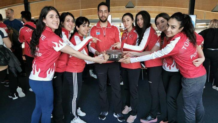 Milli curlingciler Prag'da şampiyon oldu