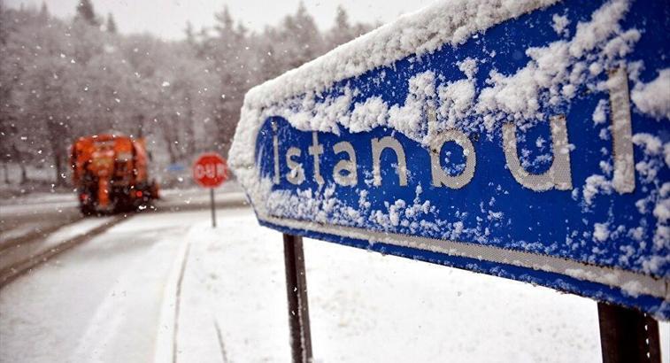 İstanbul'da beklenen kar yağışı başladı!