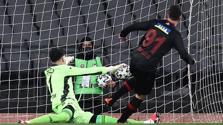 Fenerbahçe'yi Karagümrük karşısında yine Altay Bayındır kurtardı