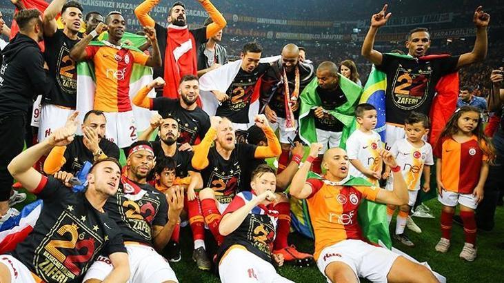 Galatasaray, krizler arasında çifte kupaya ulaştı