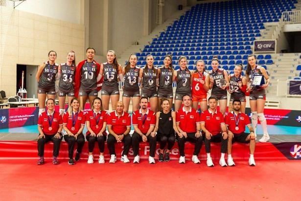 Teşekkürler kızlar! U17 Kız Milli Takımımız'dan Avrupa Şampiyonası'nda gümüş madalya