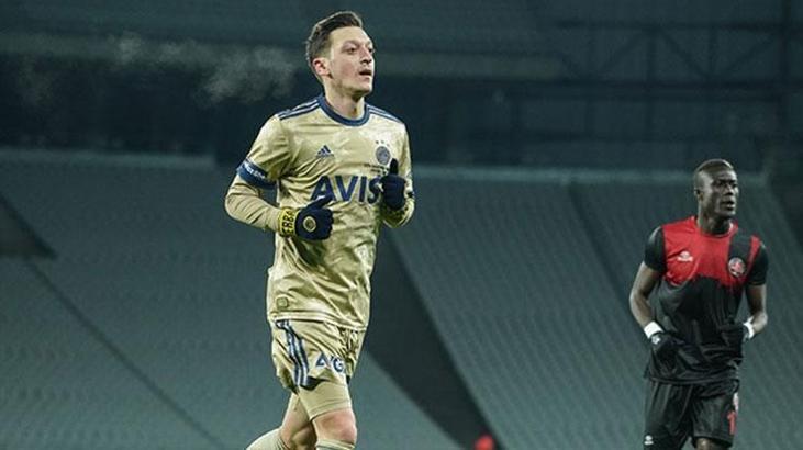 Mesut Özil'den taraftara mesaj