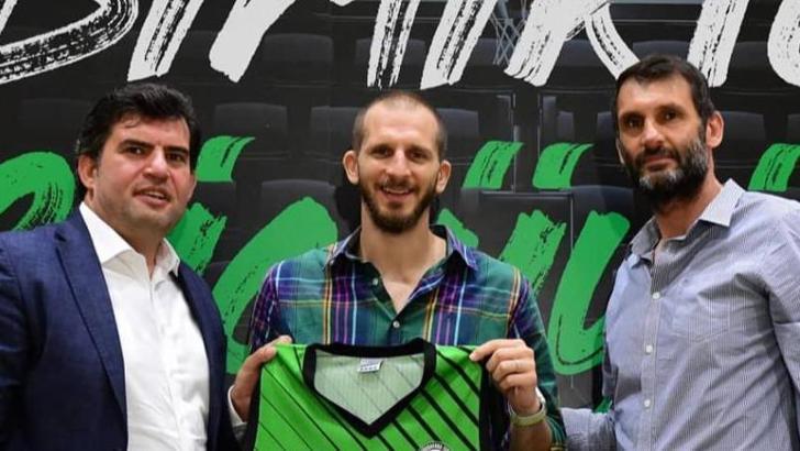 Darüşşafaka Tekfen, Sinan Güler için imza töreni düzenledi
