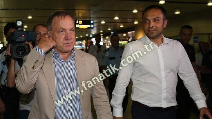 Fenerbahçe'nin yeni teknik direktörü Dick Advocaat İstanbul'da