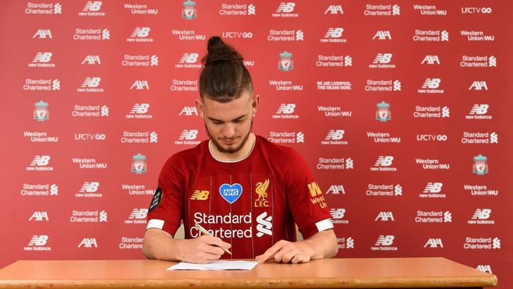 Liverpool'dan 17 yaşındaki Elliott'a profesyonel sözleşme