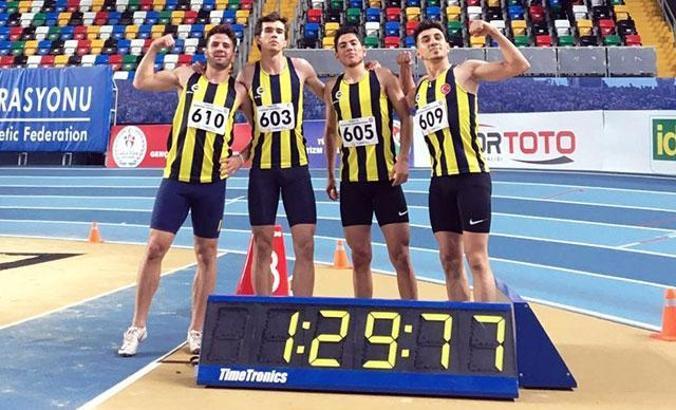 4x200 metrede U20 rekoru
