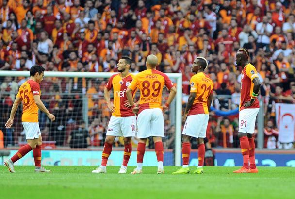 Galatasaray'da frikik kavgası! Belhanda ve Selçuk İnan...