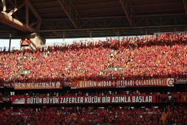 Taraftarlardan Göksel Gümüşdağ'a Emre uyarısı!