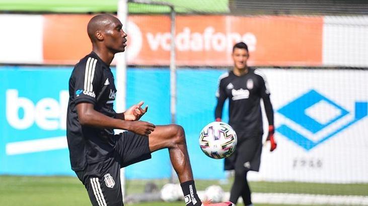 Takımın rol modeli Atiba Hutchinson