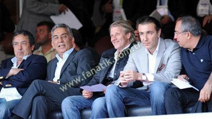 Aslan'dan yakın takip