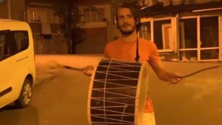 Abdulkadir Parmak, Trabzon sokaklarında davul çaldı