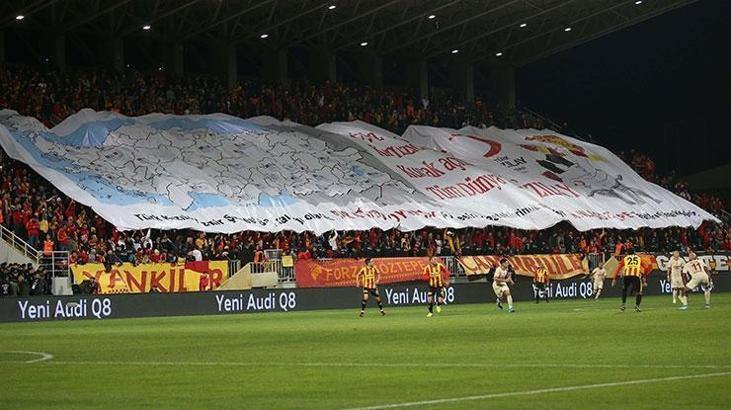 Kızılay'a özel pankart