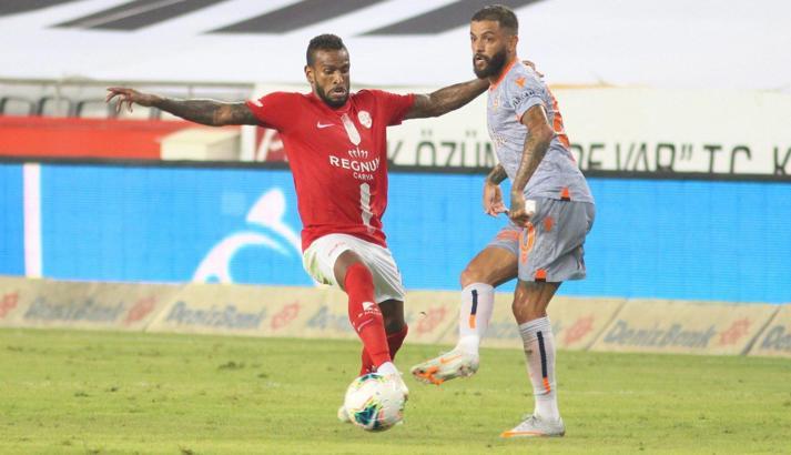 Başakşehir, Antalyaspor'un 11 maçlık yenilmezlik serisine son verdi
