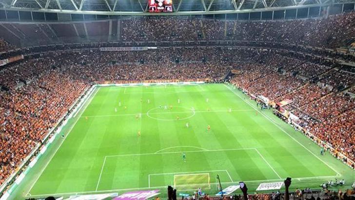 Aslantepe'de bayrak şov