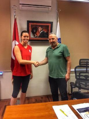 Nilüfer Belediyespor, voleybol ve hentbol takımlarını güçlendirdi