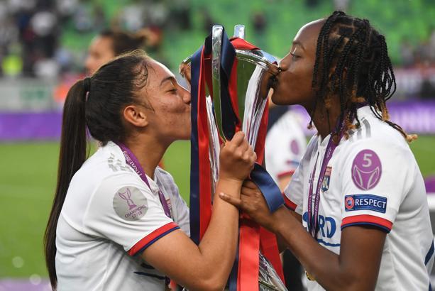 Şampiyonlar Ligi şampiyonu Olympique Lyon