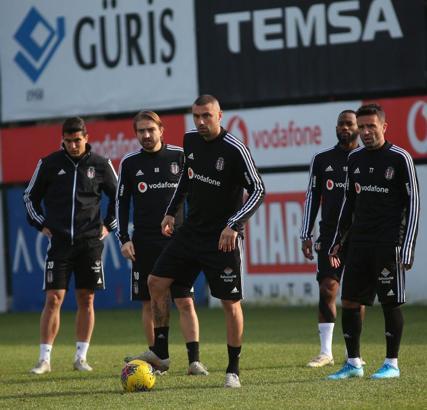 Beşiktaş Kadıköy'e tam kadro gidiyor