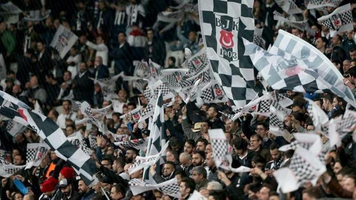 Beşiktaş taraftarından koronavirüs önlemi