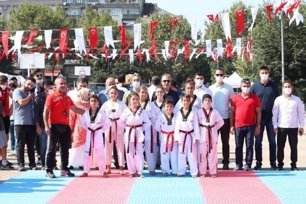 Çocuklar ve gençler birbirinden renkli etkinliklerle spora doydu