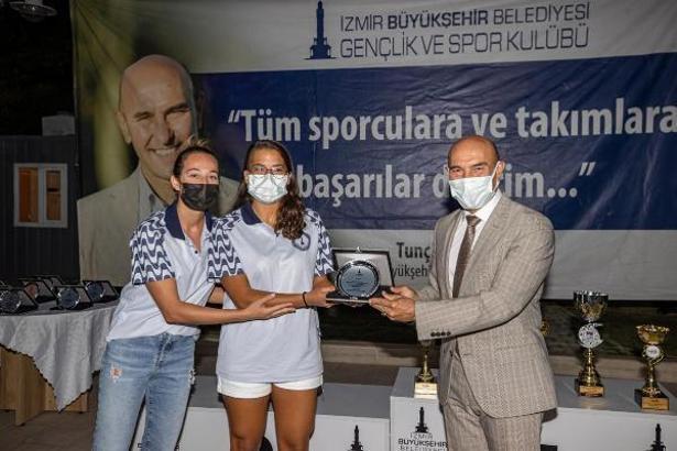 Soyer, sporcularla bir araya geldi