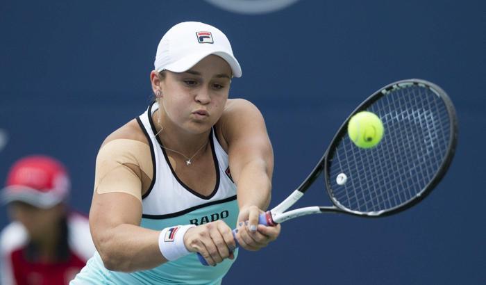 Ashleigh Barty ve Daniil Medvedev ikinci tura yükseldi