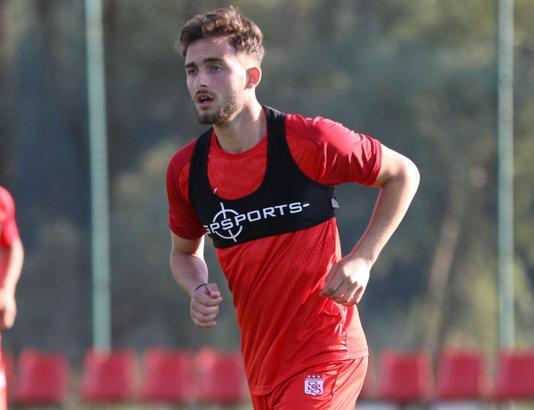 Sivassporlu Volkan Eğri, Sivas Belediyespor'a transfer oldu
