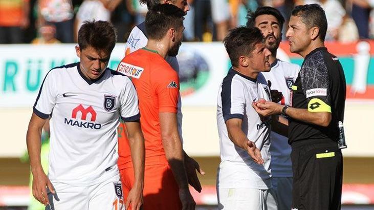 Emre Belözoğlu 1 yıl daha Başakşehir'de