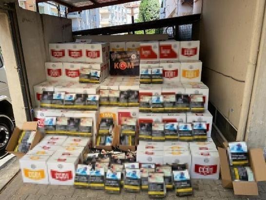 Kamyonda gümrük kaçağı makaron ve tütün ele geçirildi