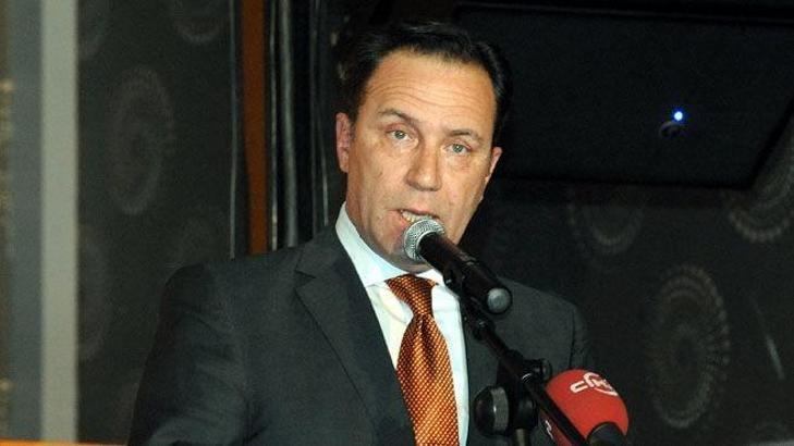 Beşiktaş gitsin Kadıköy'de oynasın
