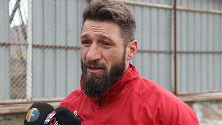 Serdar Özbayraktar futbolu bıraktığını açıkladı
