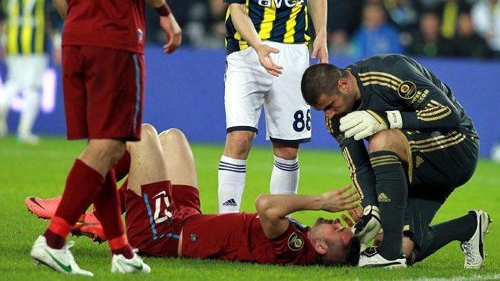 Burak'ın burnu kırıldı