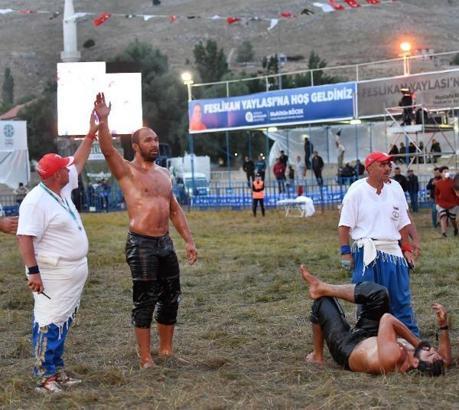 Feslikan'ın başpehlivanı Ali Gürbüz