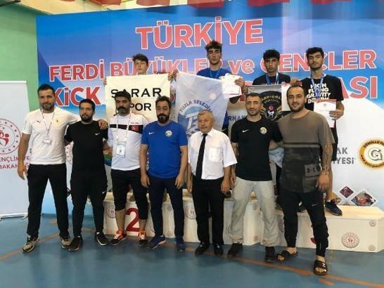Tuzla Belediyesi sporcuları Türkiye Ferdi Kick Boks Şampiyonası'ndan 14 madalyayla döndü